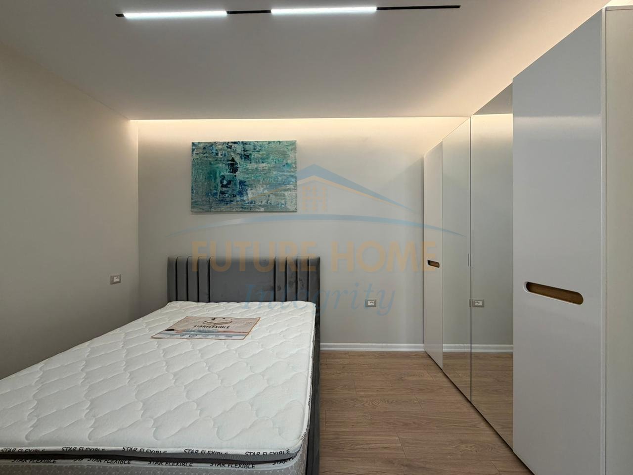 Shiten, Apartament 1+1 & Garsoniere, Rruga e Barrikadave, Tiranë.