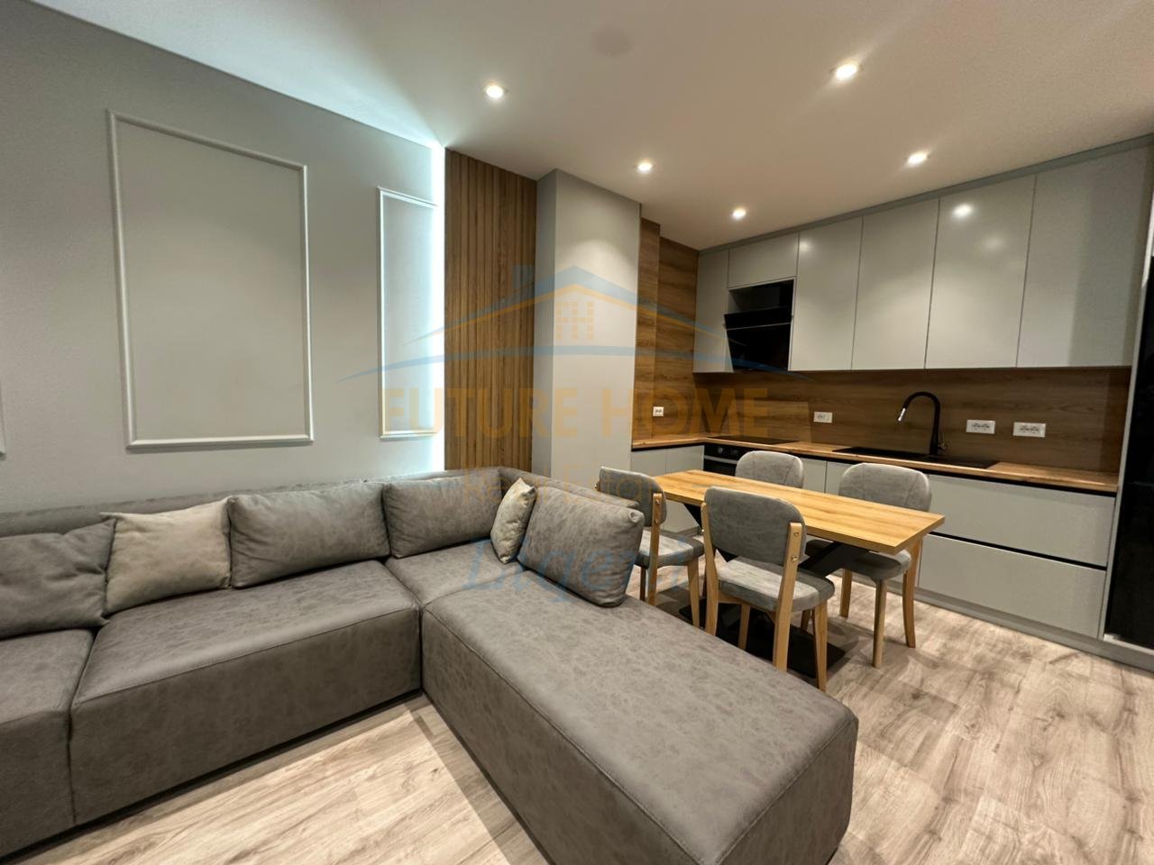 Shitet, Apartament 1+1+Post Parkimi, Shkolla e Kuqe, Tirane.