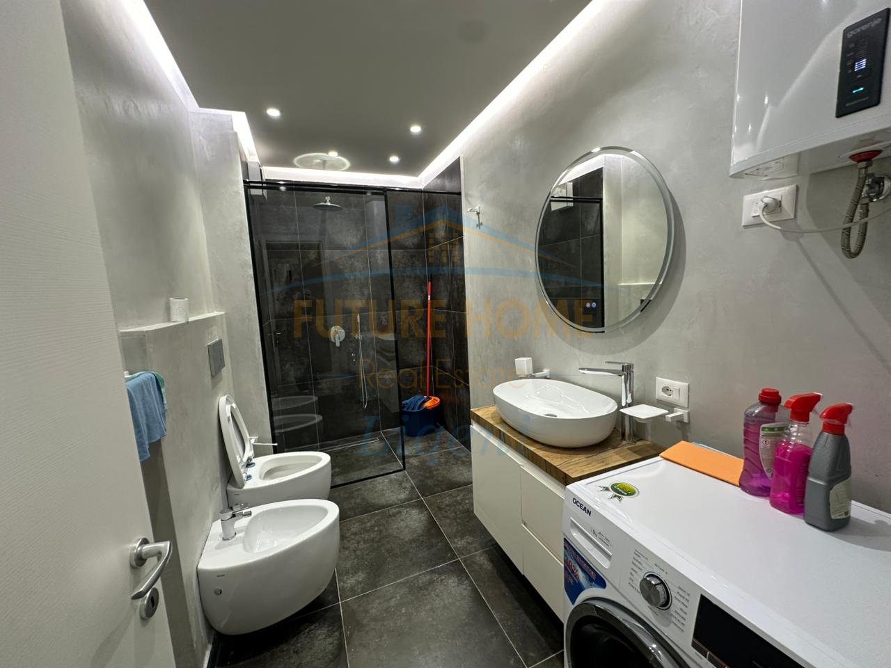 Shitet, Apartament 1+1+Post Parkimi, Shkolla e Kuqe, Tirane.