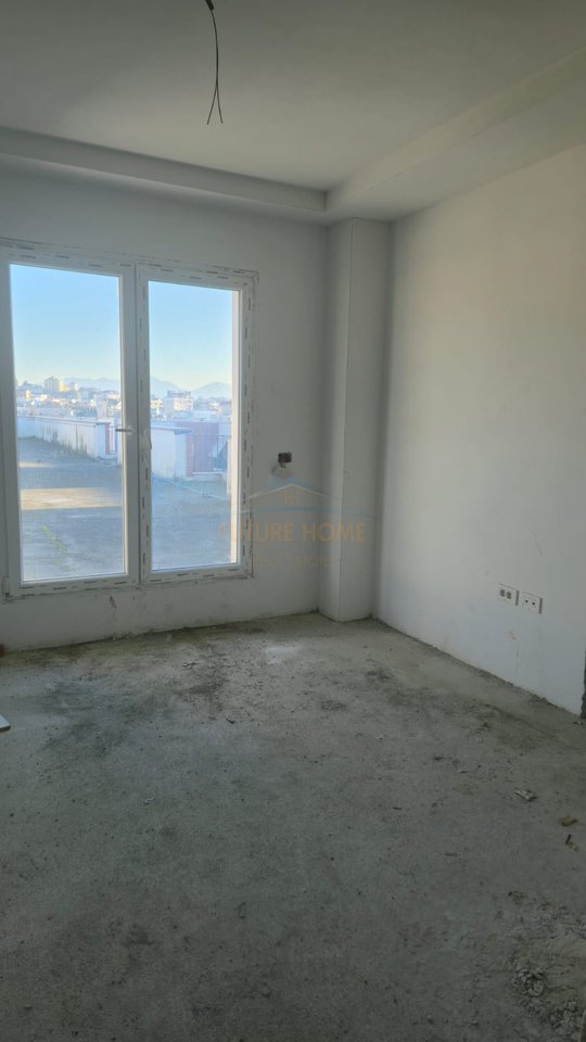 Shitet, Penthouse, Ali Dem, Tirane