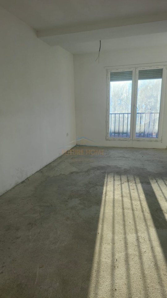 Shitet, Penthouse, Ali Dem, Tirane