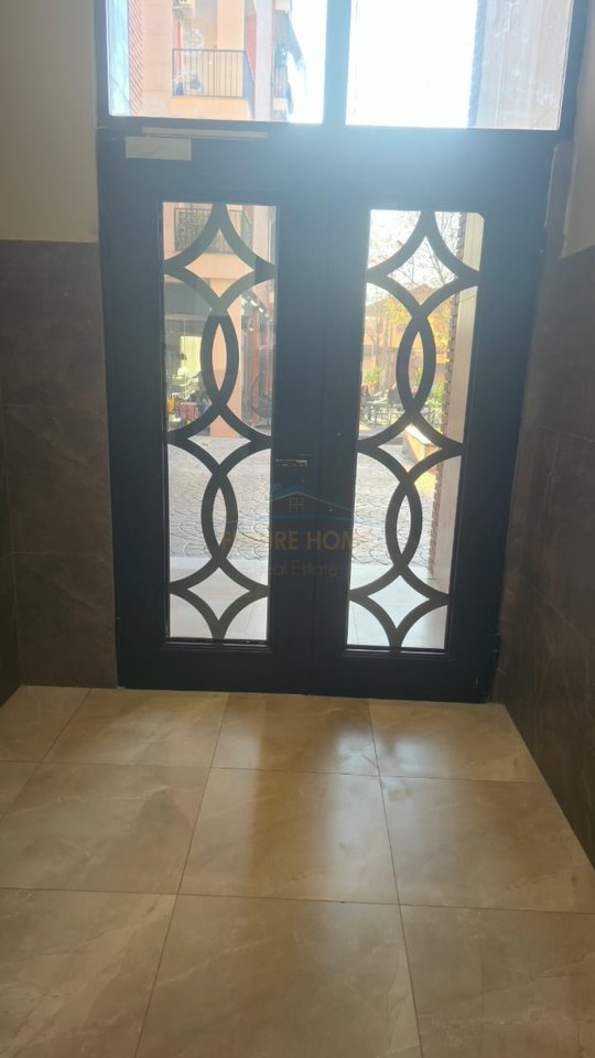 Shitet, Penthouse, Ali Dem, Tirane