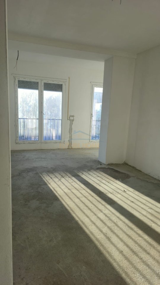 Shitet, Penthouse, Ali Dem, Tirane