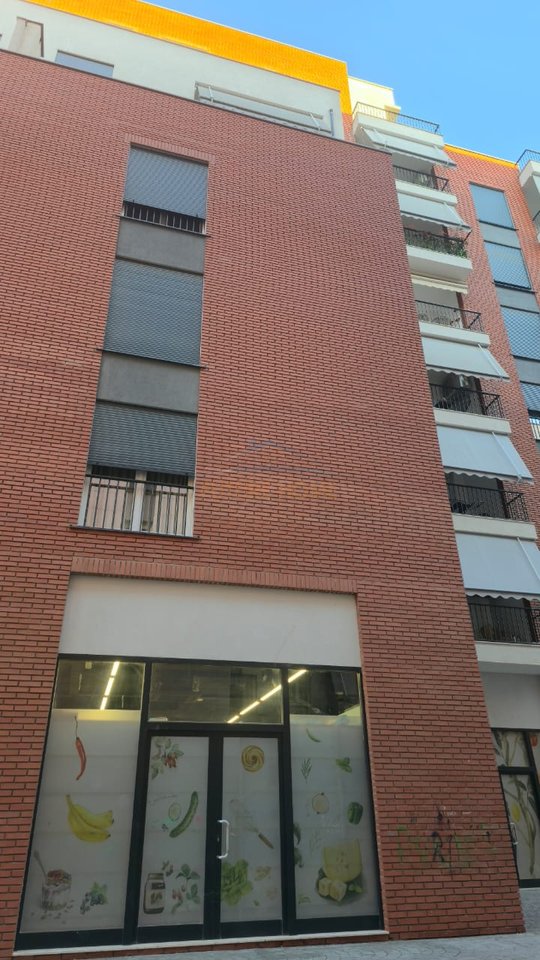 Shitet, Penthouse, Ali Dem, Tirane