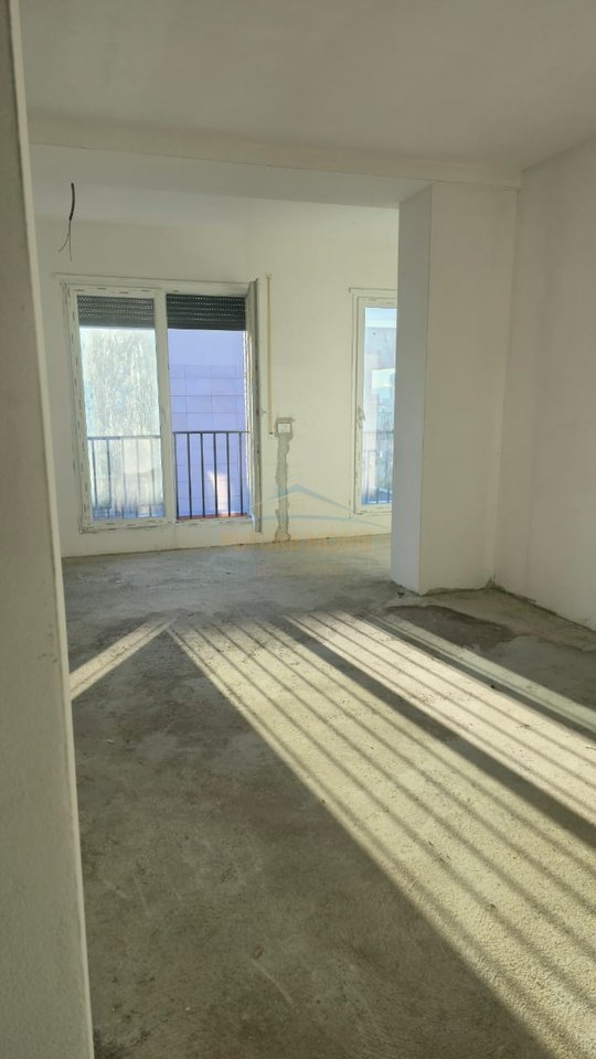 Shitet, Penthouse, Ali Dem, Tirane