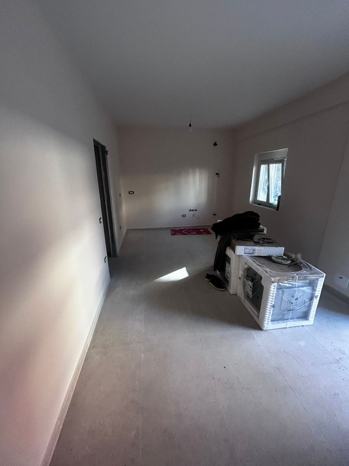 Qera , Apartament 1+1+Post Parkimi, Selite , Tirane.