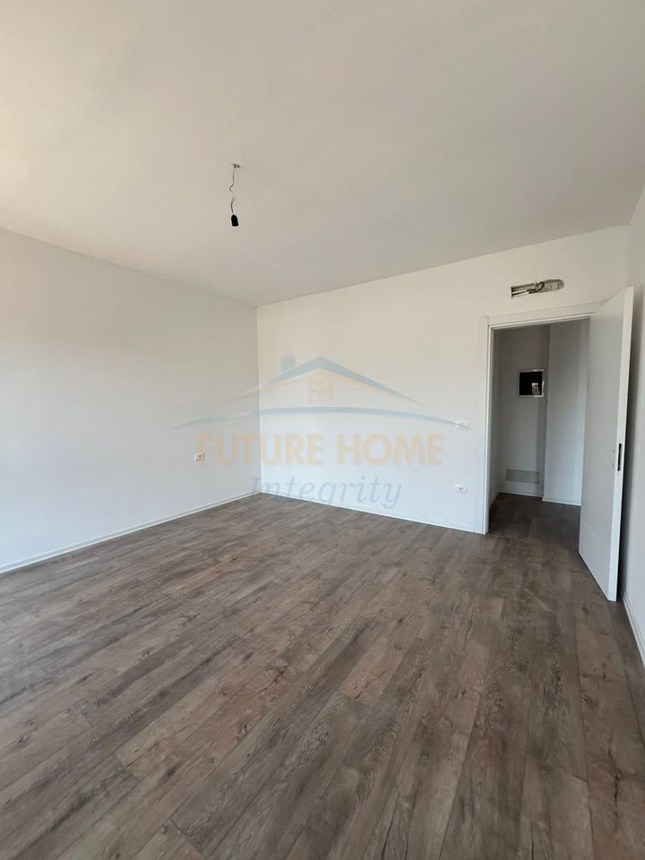 Shitet, Apartament 1+1, Kompleksi Ndregjoni, Tiranë.