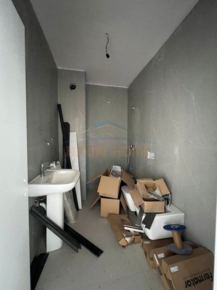 Shitet, Apartament 1+1, Kompleksi Ndregjoni, Tiranë.