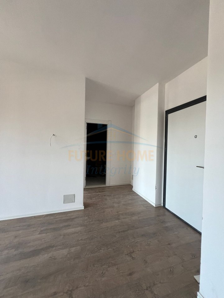 Shitet, Apartament 1+1, Kompleksi Ndregjoni, Tiranë.