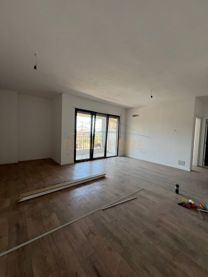 Shitet, Apartament 1+1, Kompleksi Ndregjoni, Tiranë.