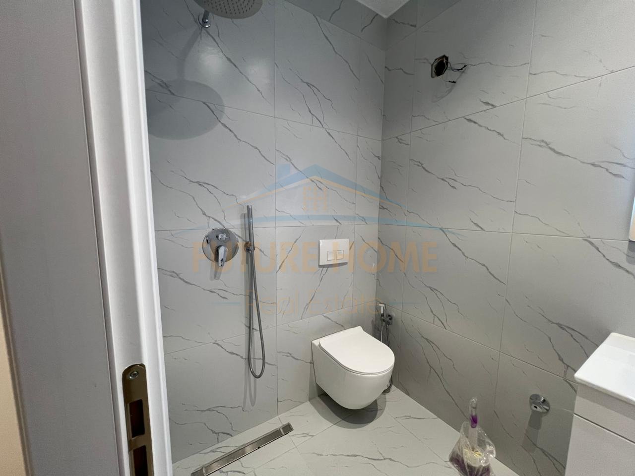 In vendita, Appartamento 1+1, Komuna e Parisit, Tirana