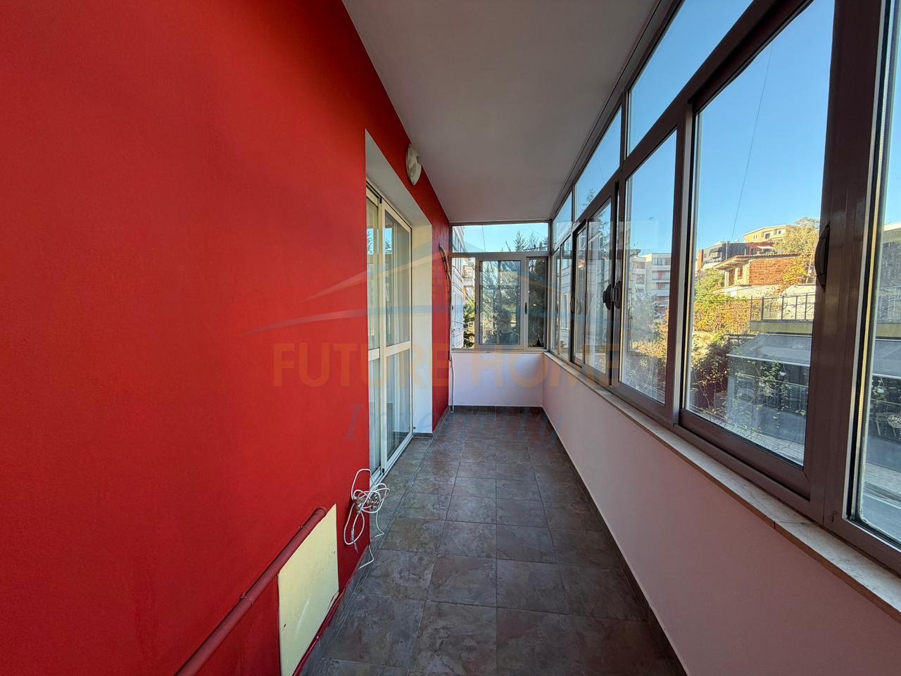 Shitet, Apartament 1+1, Fresk, Tiranë.