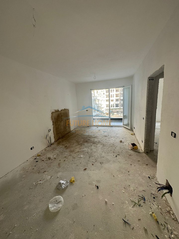 Shitje, Apartament 1+1, Kompleksi Univers City, Tiranë.