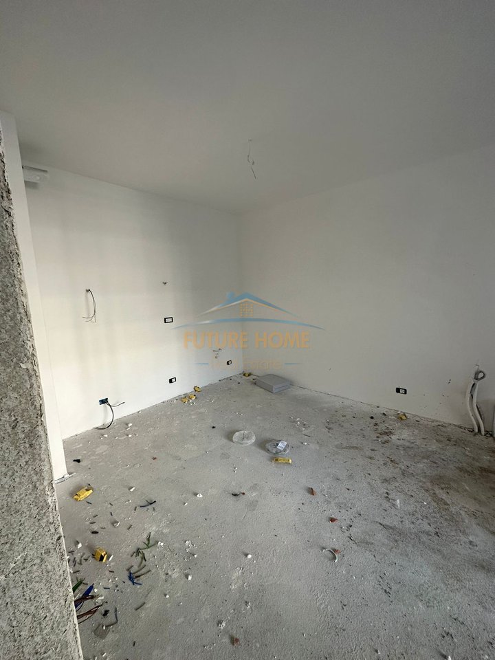 Shitje, Apartament 1+1, Kompleksi Univers City, Tiranë.