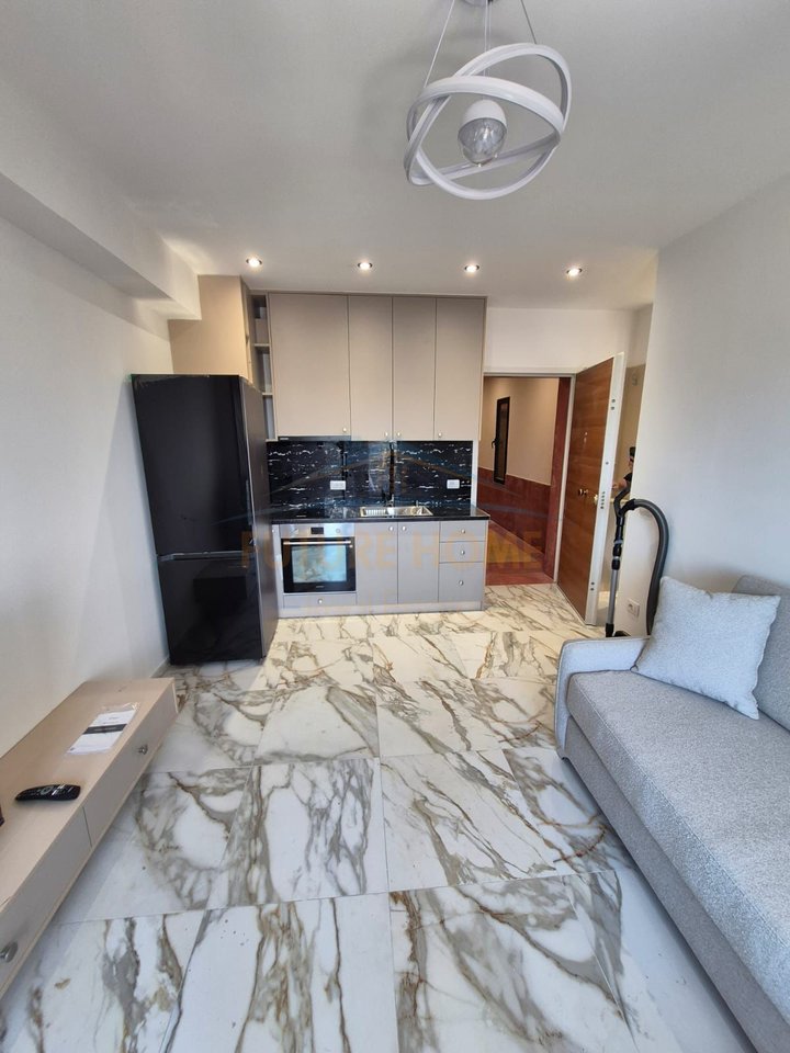 Shitet, Apartament 1+1,Qender, Tiranë.