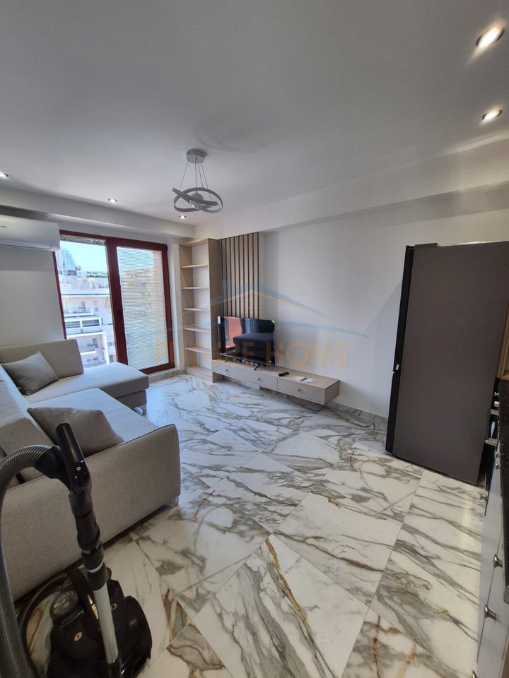 Shitet, Apartament 1+1,Qender, Tiranë.