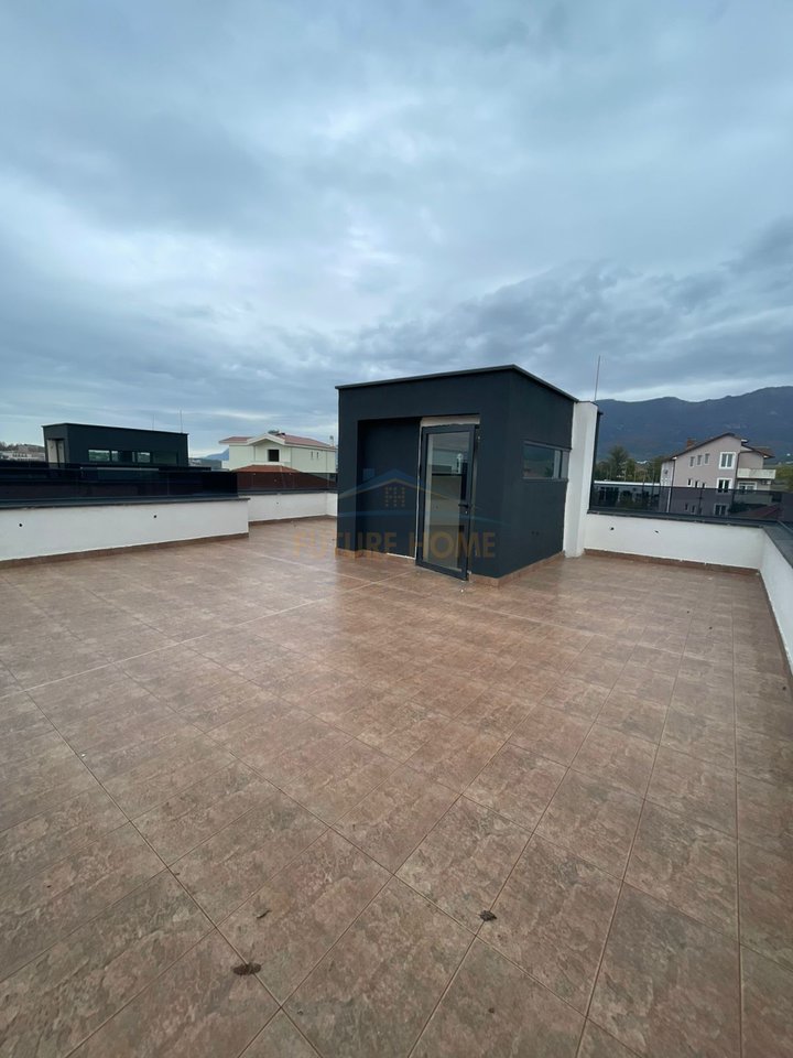 In vendita, villa su 2 piani, Farke