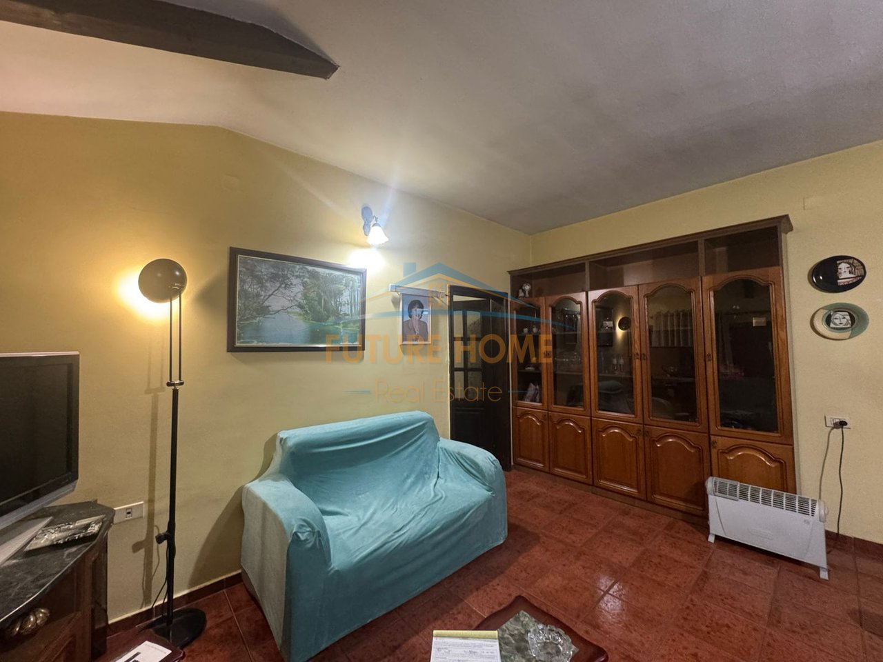 Shitet, Apartament 3+1+2, Rruga 4 Deshmorët, Tiranë.
.
