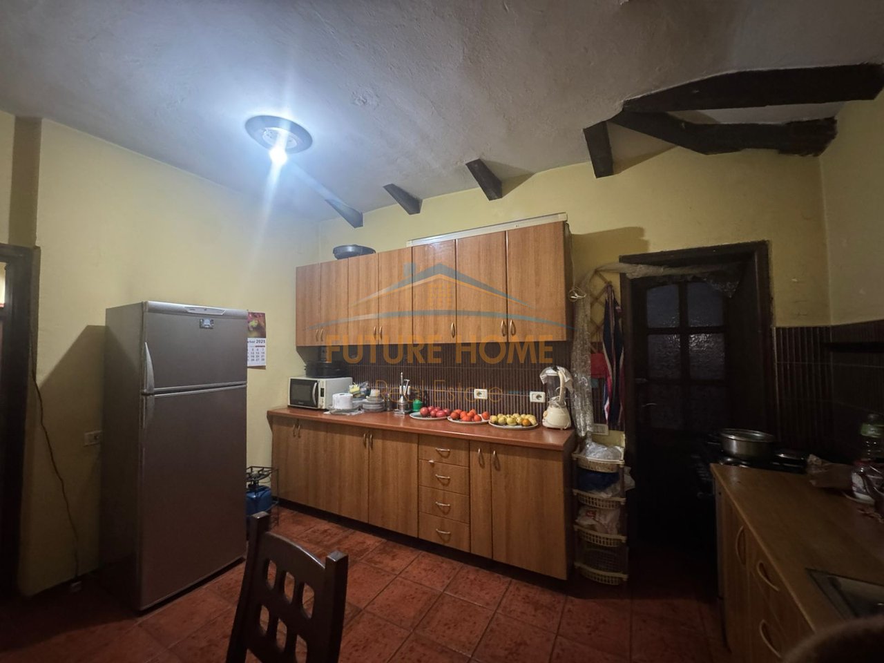 Shitet, Apartament 3+1+2, Rruga 4 Deshmorët, Tiranë.
.