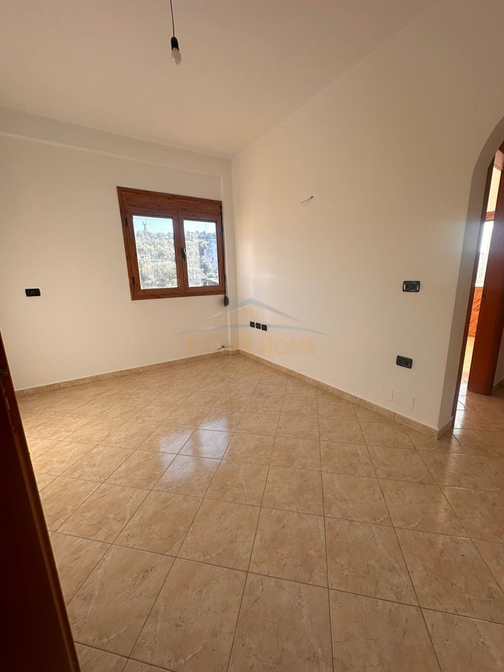 Qera, Vilë 3-katëshe,Vlorë