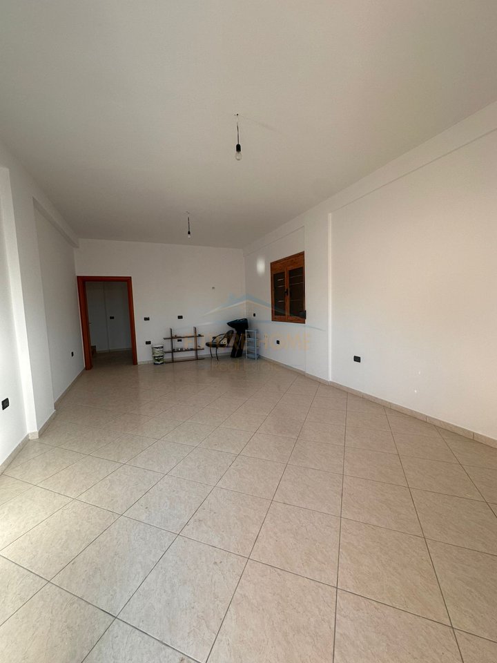 Qera, Vilë 3-katëshe,Vlorë