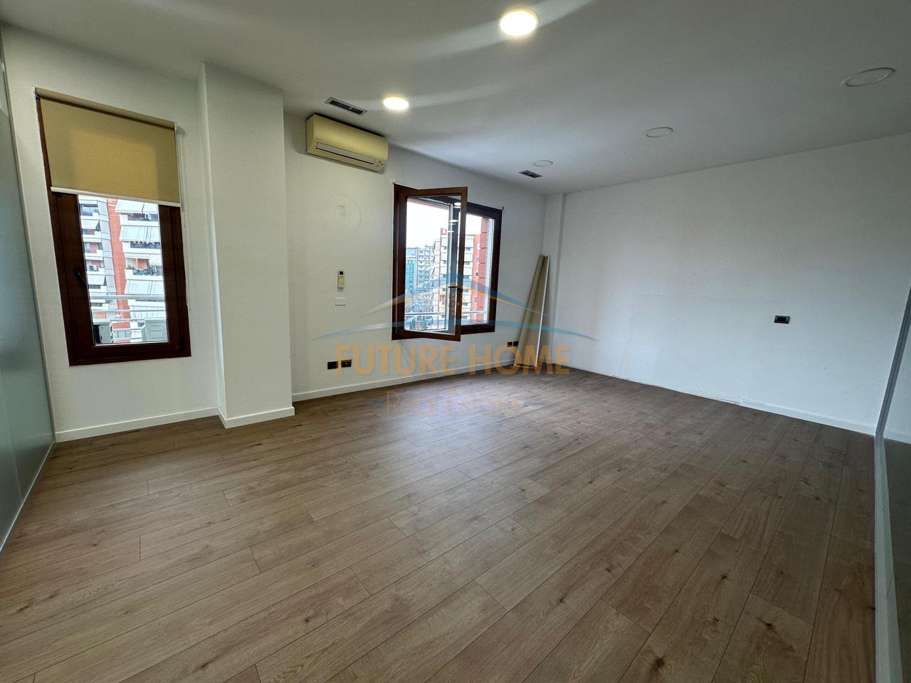 Qira, Ambient per zyra, Hilton Garden Inn Tirana