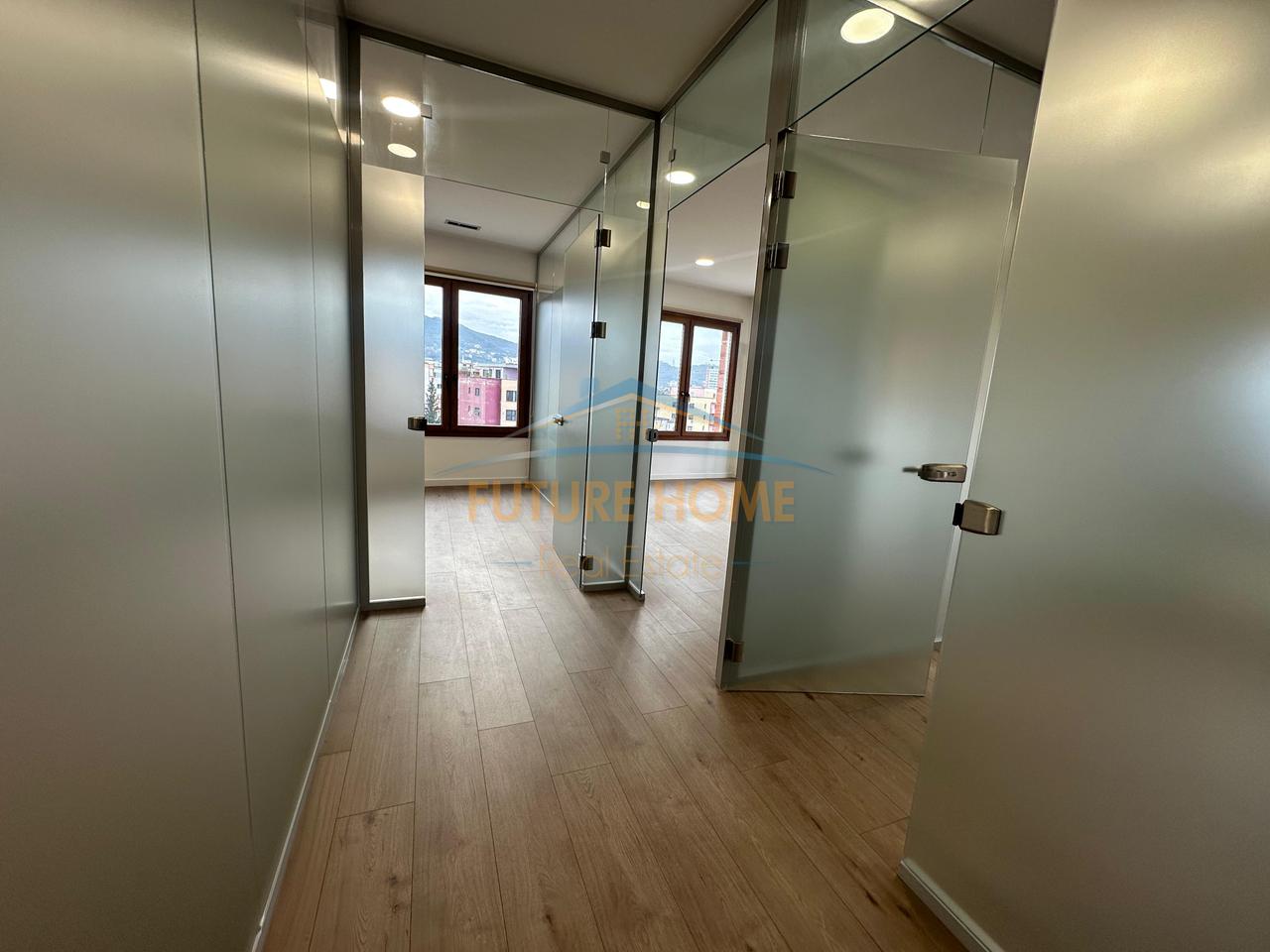 Qira, Ambient per zyra, Hilton Garden Inn Tirana