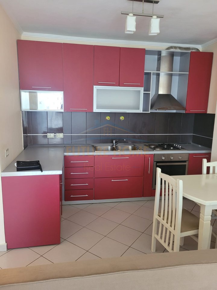 Shitet, Apartament 1+1, Komuna e Parisit