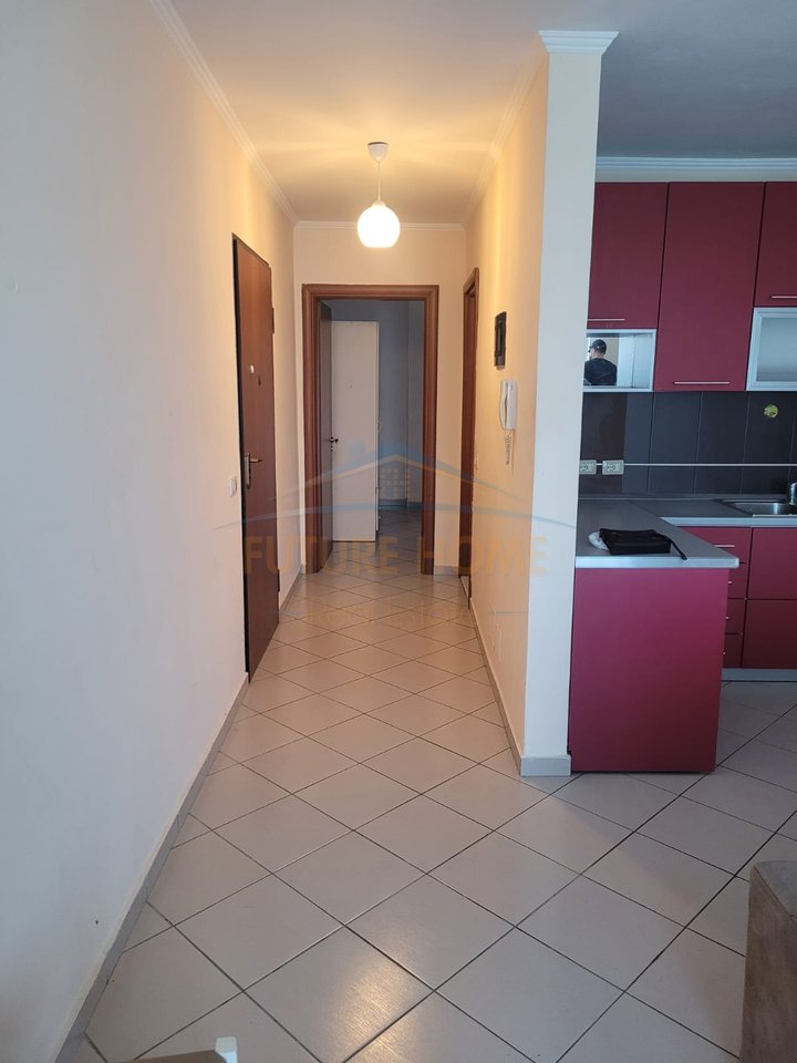Shitet, Apartament 1+1, Komuna e Parisit