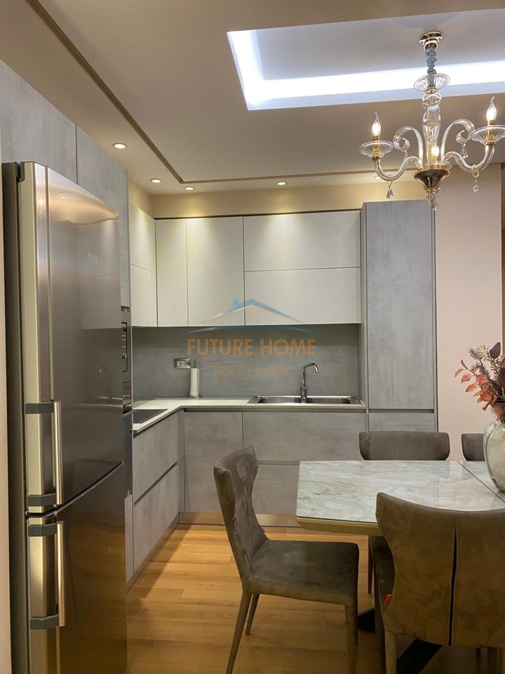 Qera, Apartament 3+1+2+Post parkimi, Kinostudio, Tiranë.