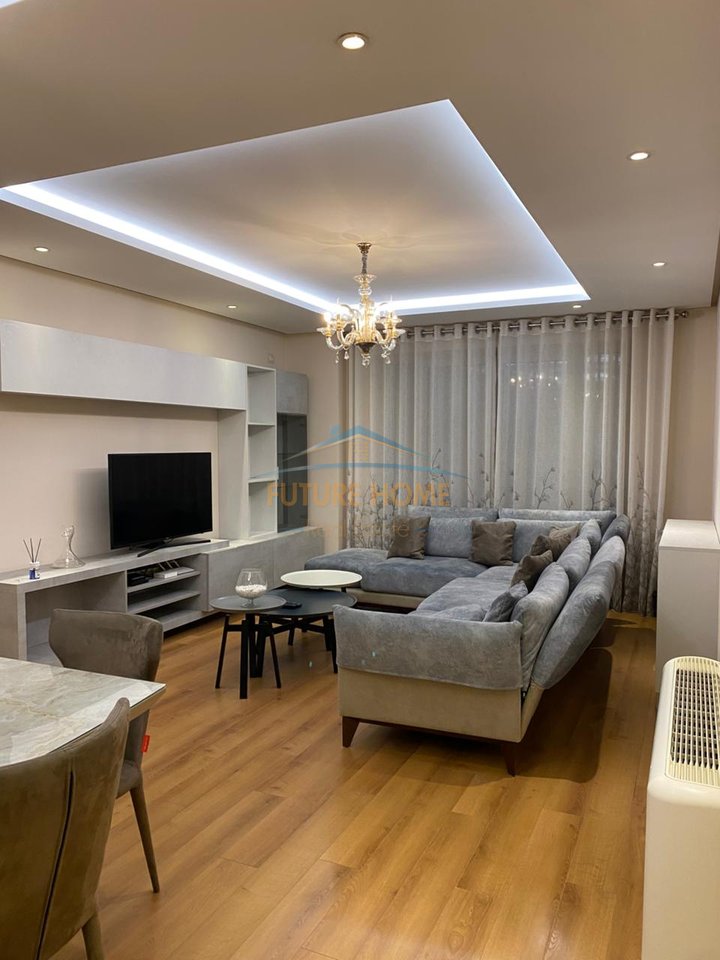 Qera, Apartament 3+1+2+Post parkimi, Kinostudio, Tiranë.