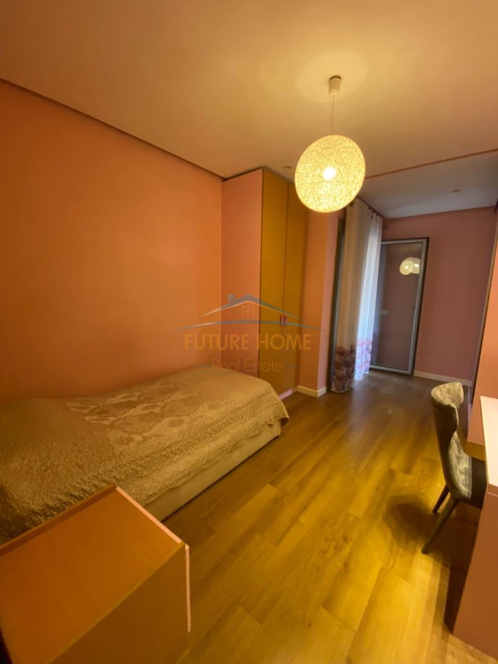 Qera, Apartament 3+1+2+Post parkimi, Kinostudio, Tiranë.