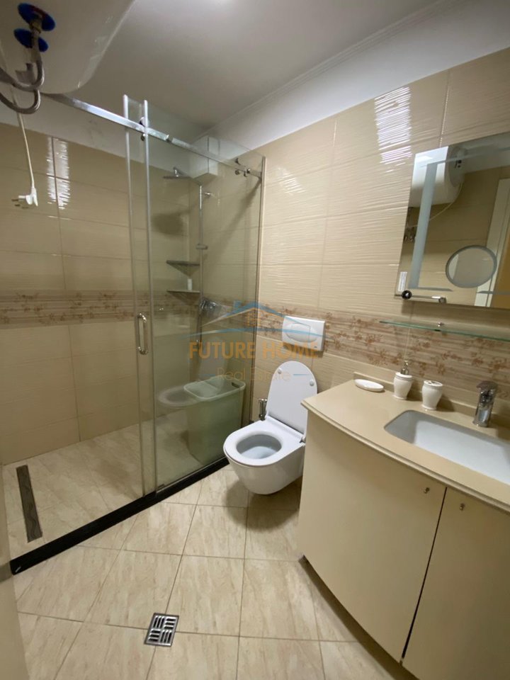 Qera, Apartament 3+1+2+Post parkimi, Kinostudio, Tiranë.