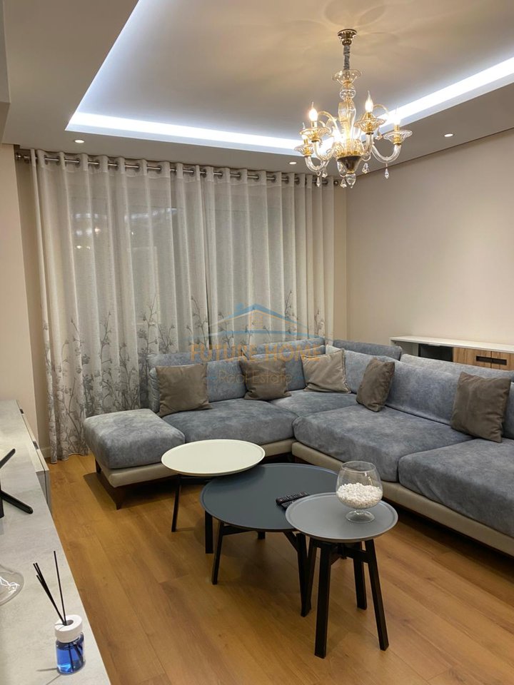 Qera, Apartament 3+1+2+Post parkimi, Kinostudio, Tiranë.