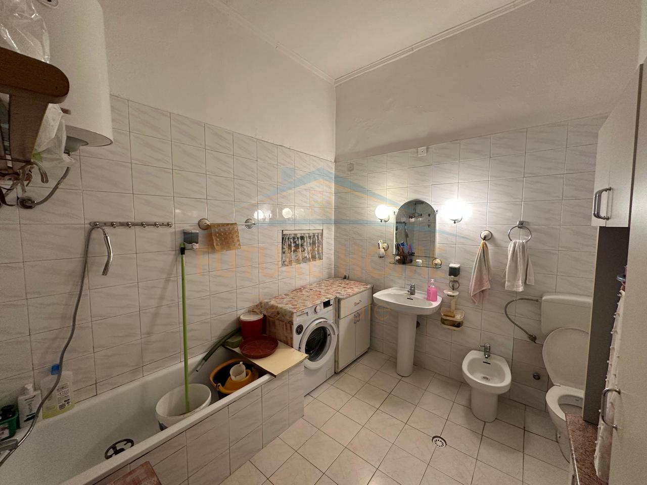 Qera, Apartament 3+1, Shallvaret, Tiranë