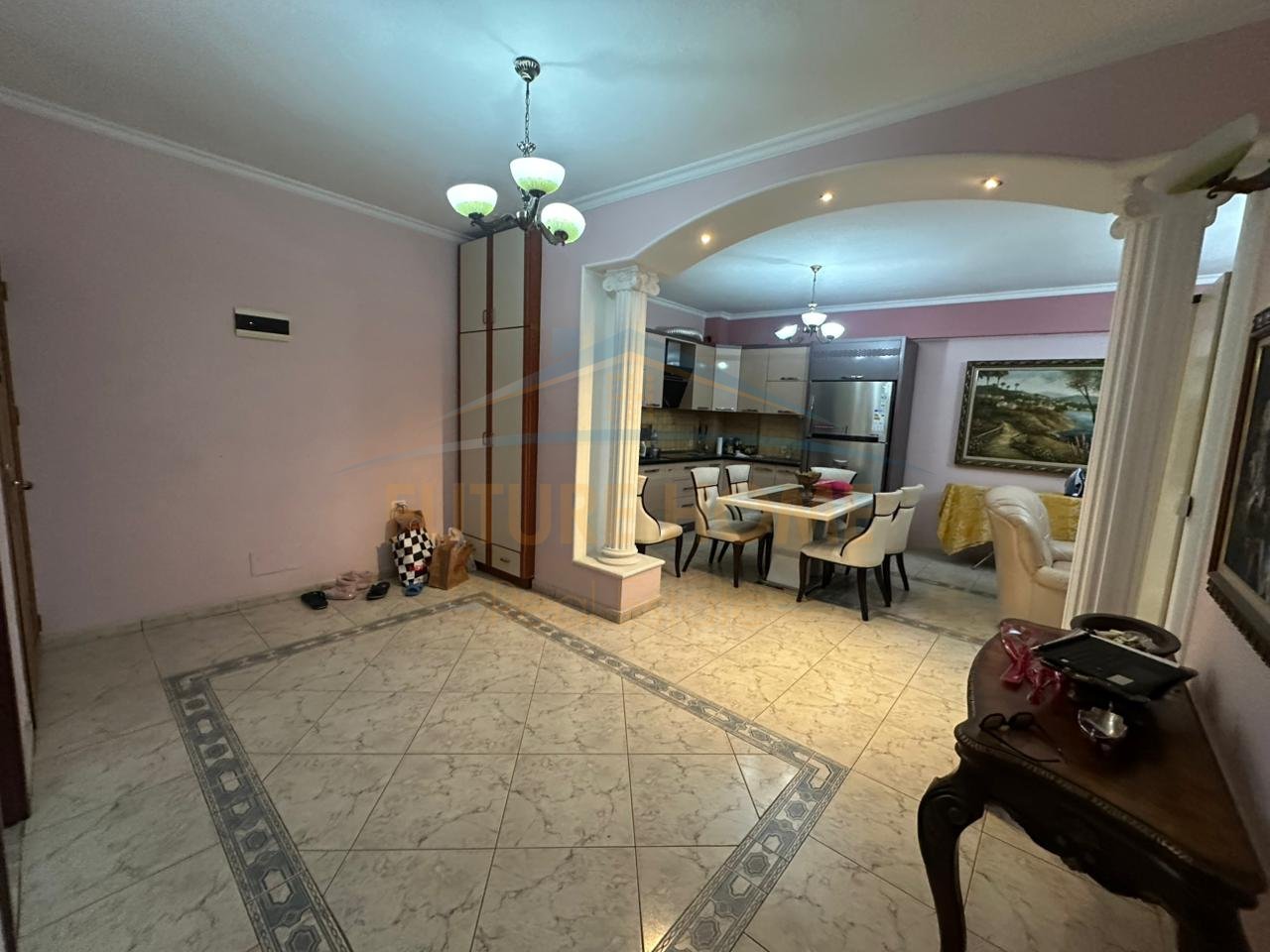 Shitet, Apartament 3+1+2, Rruga Kongresi Manastirit, Tirane.