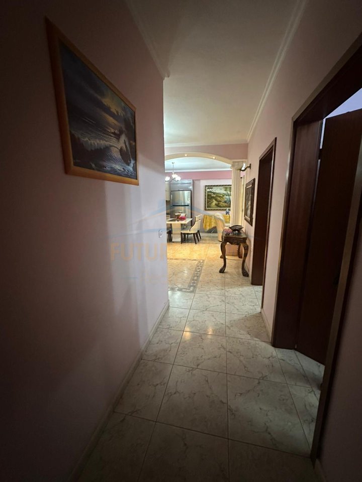 Shitet, Apartament 3+1+2, Rruga Kongresi Manastirit, Tirane.