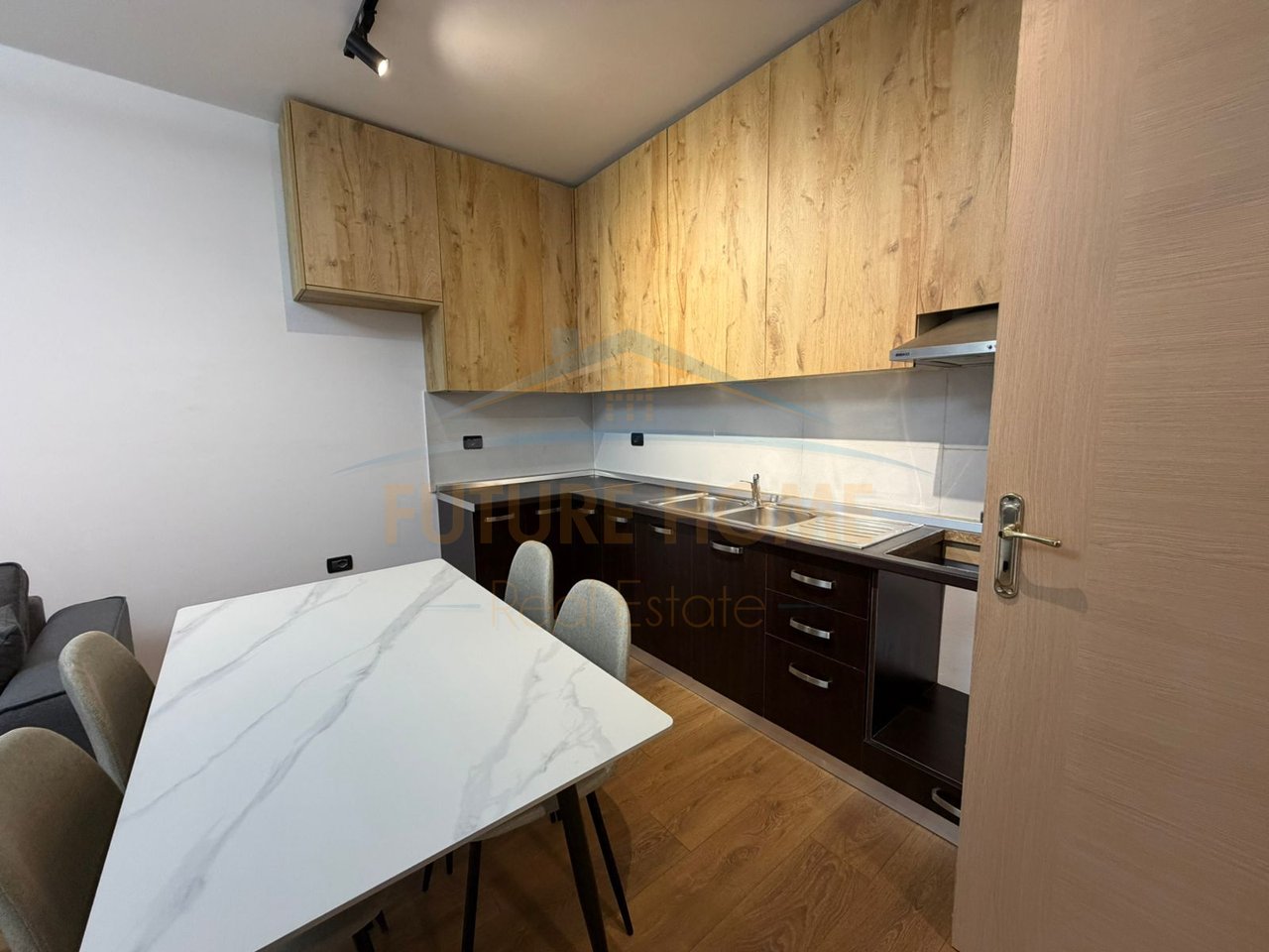 Shitet, Apartament 2+1, Unaza e Re, Tiranë