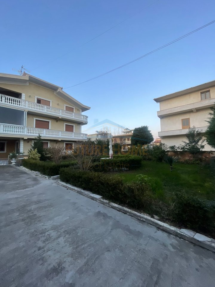 Shitet, Shtepi Private, Prane Galaktikut, Durrës