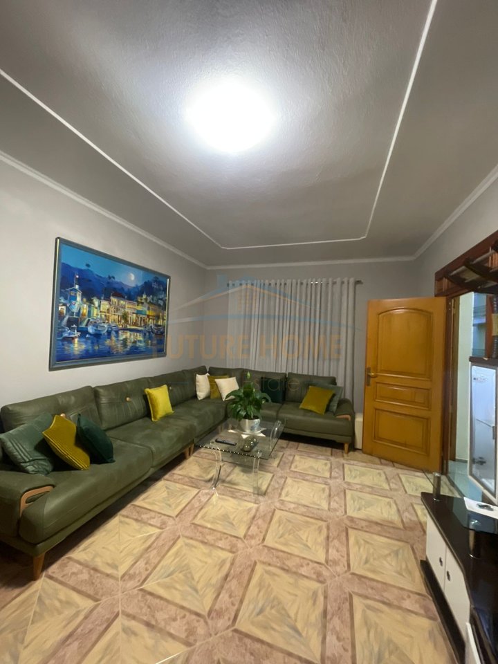 Shitet, Shtepi Private, Prane Galaktikut, Durrës