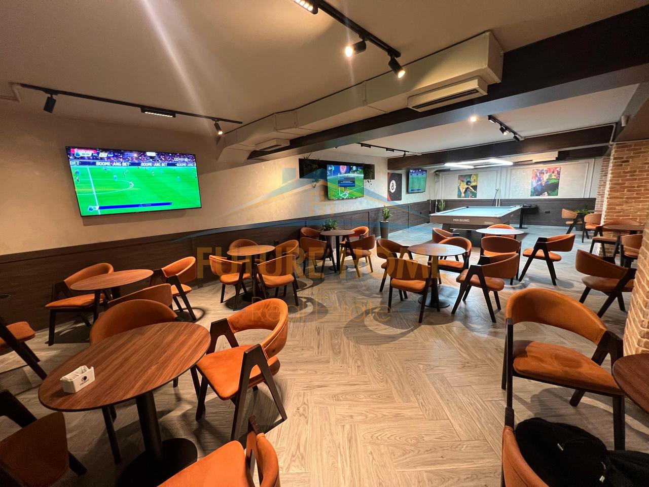 Shitet, Ambient, Rruga Margarita Tutulani