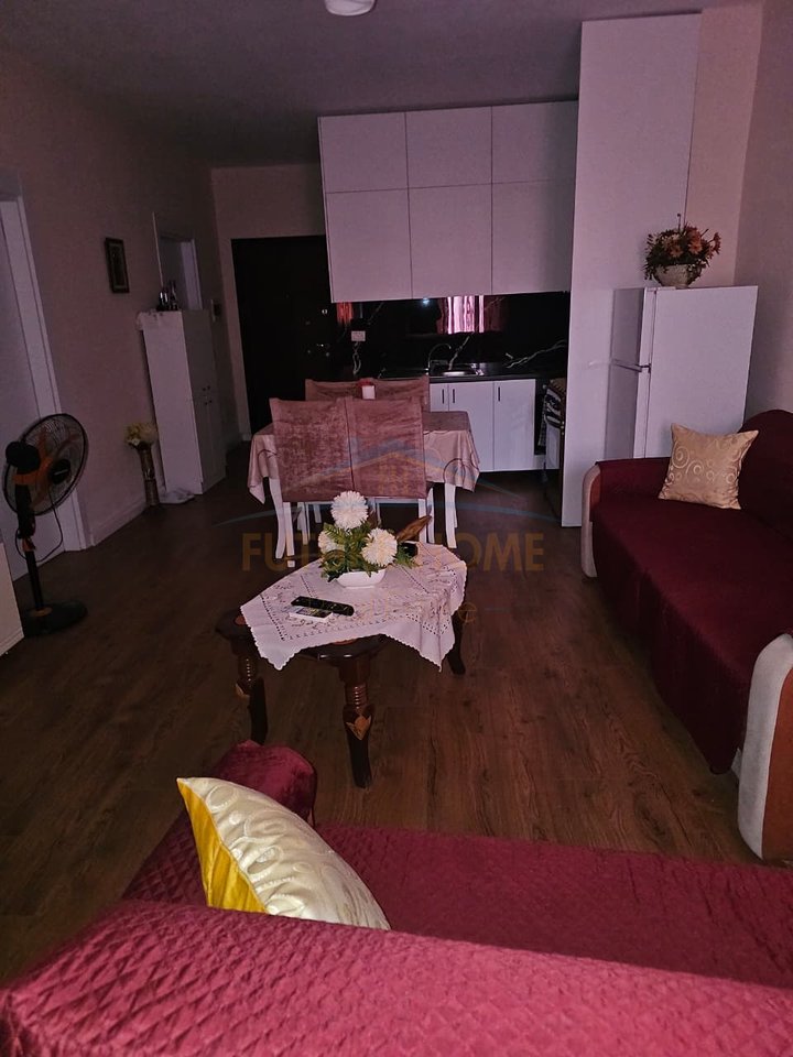 Shitet, Apartament 2+1, Pranë UKD, Durrës
