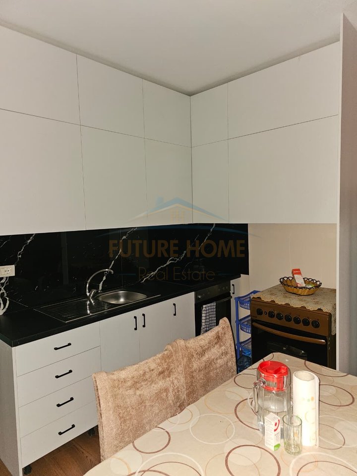 Shitet, Apartament 2+1, Pranë UKD, Durrës