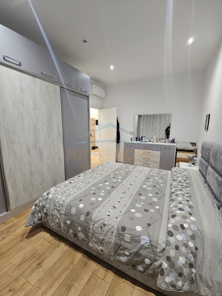 Shitet, Apartament 2+1+ Post Parkimi, Stacioni Trenit, Durres