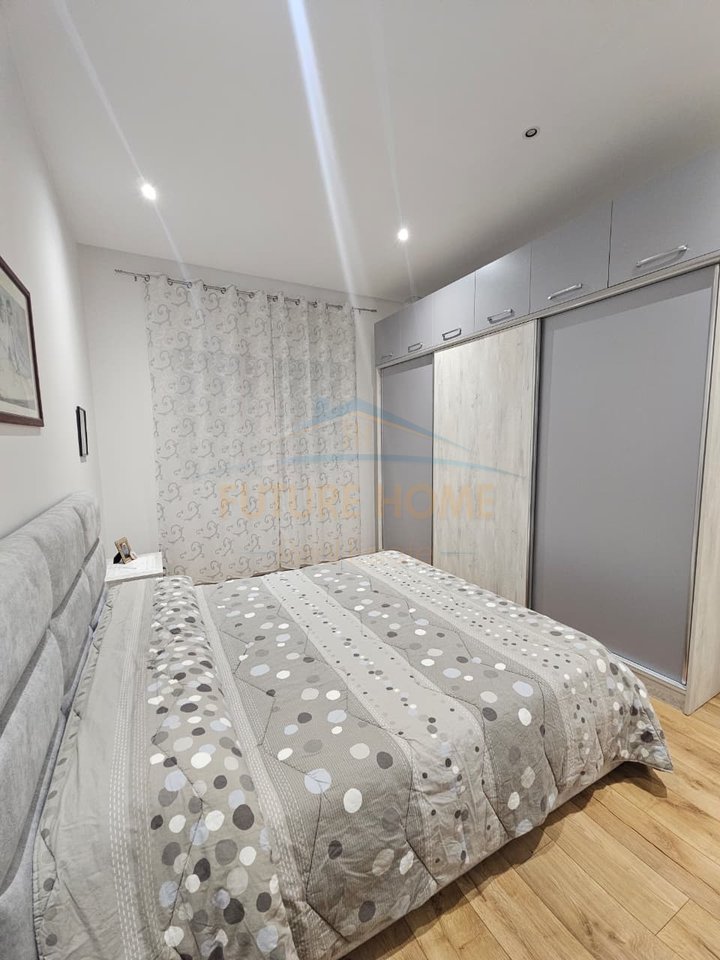 Shitet, Apartament 2+1+ Post Parkimi, Stacioni Trenit, Durres
