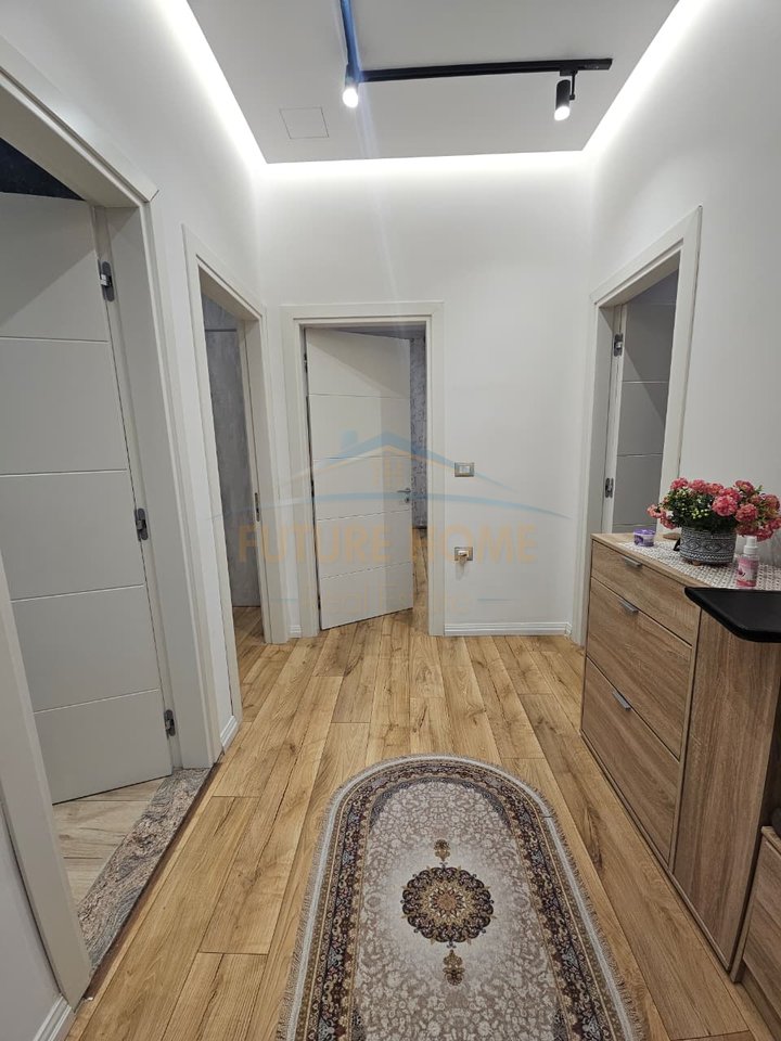 Shitet, Apartament 2+1+ Post Parkimi, Stacioni Trenit, Durres
