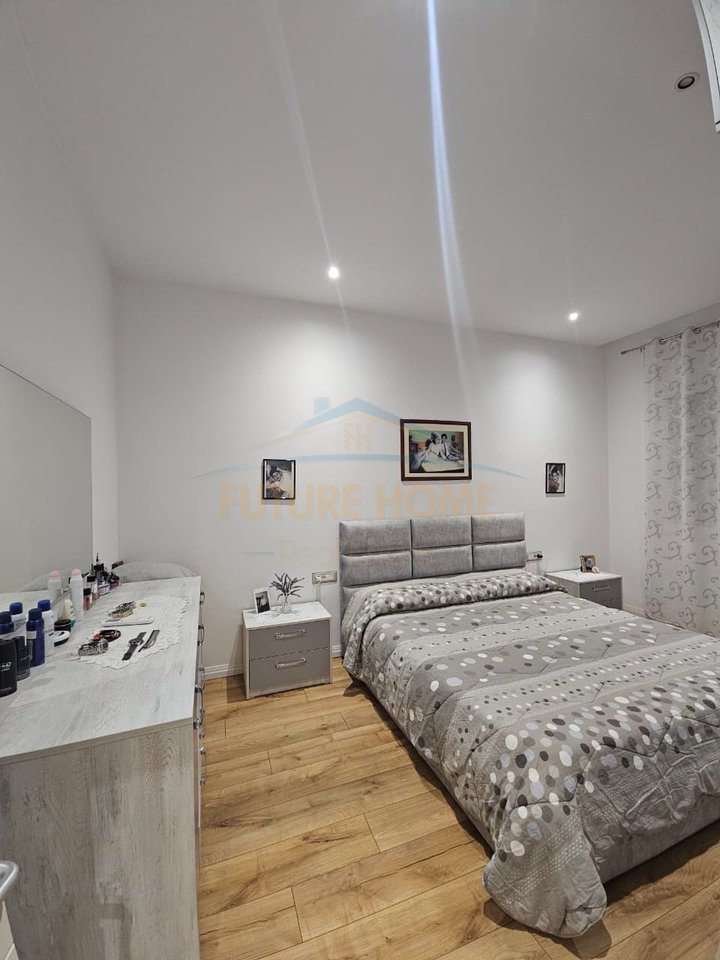 Shitet, Apartament 2+1+ Post Parkimi, Stacioni Trenit, Durres