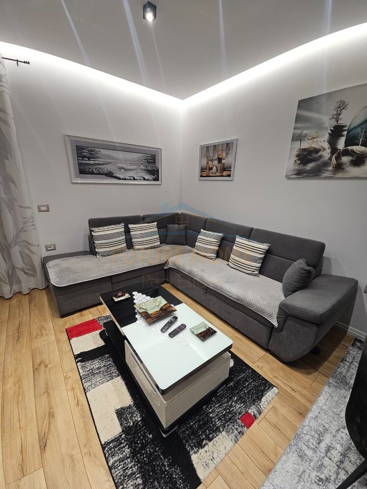 Shitet, Apartament 2+1+ Post Parkimi, Stacioni Trenit, Durres