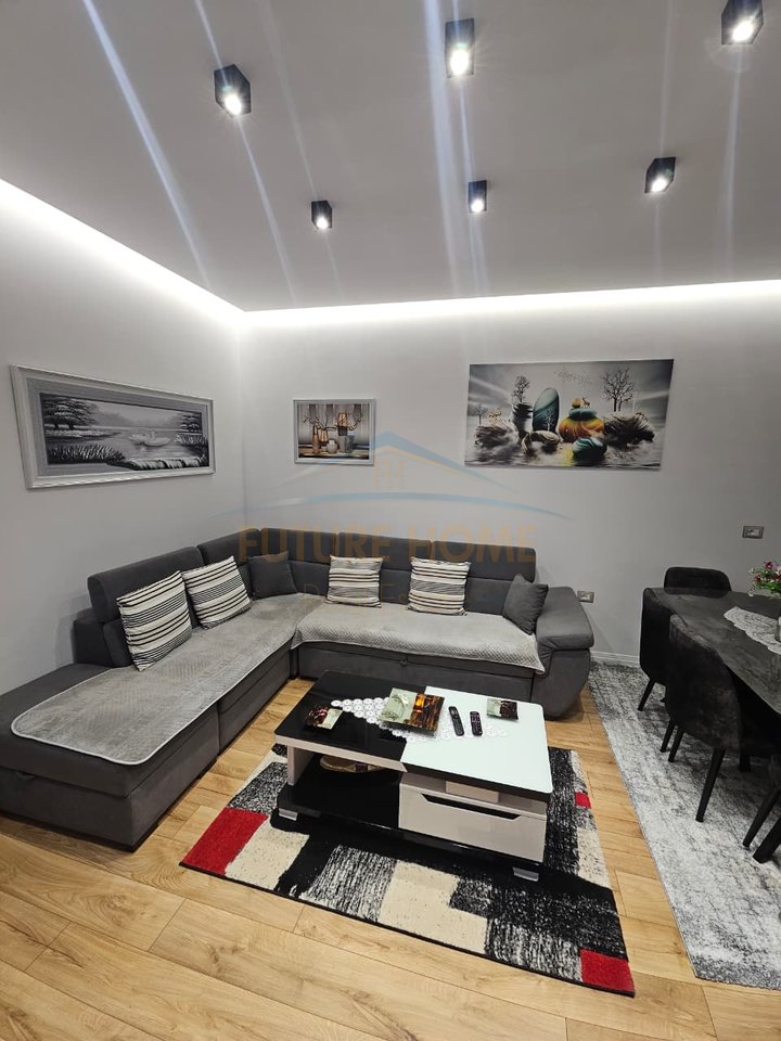 Shitet, Apartament 2+1+ Post Parkimi, Stacioni Trenit, Durres