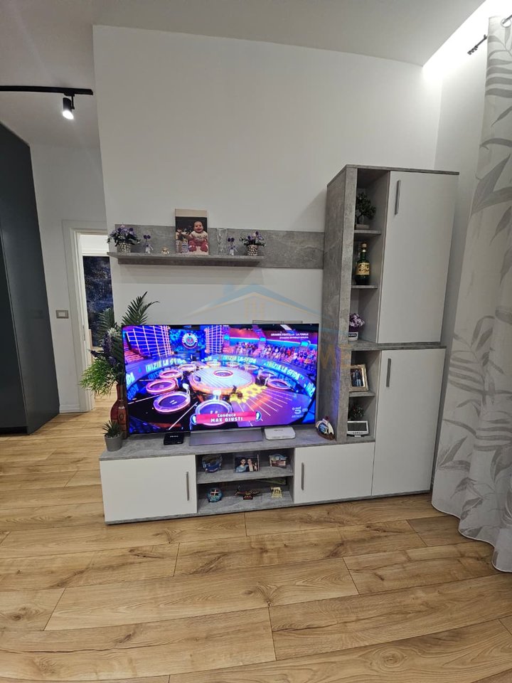 Shitet, Apartament 2+1+ Post Parkimi, Stacioni Trenit, Durres